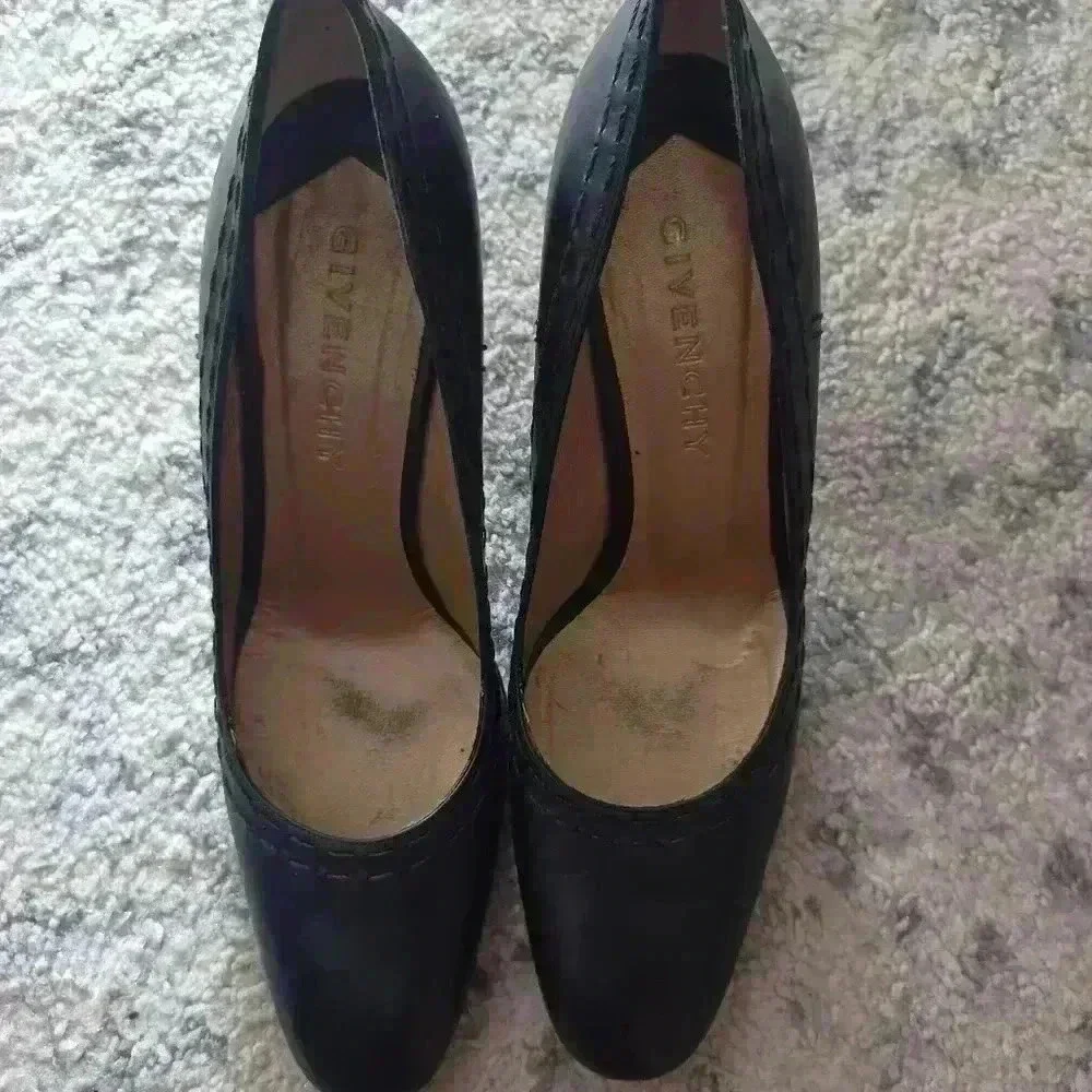 Givenchy Vintage Women's Black Leather Round Toe Designer Pump 40.5 (9 US)